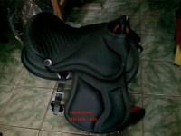 Sela Australiana com Capa Almofadada Preta