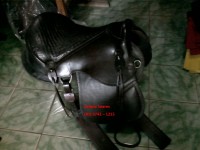 Sela Australiana Com Capa Preta